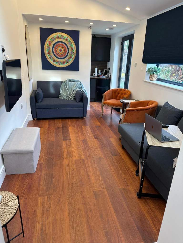 Modern spacious studio, close to Sunnyhill Park and Middlesex University, NW4