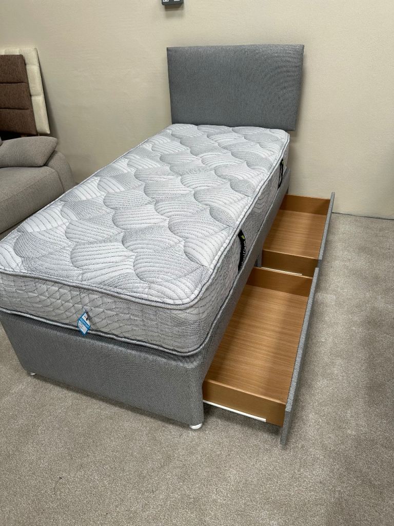 3ft single bed complete with base & 2 drawers , mattress & headboard 