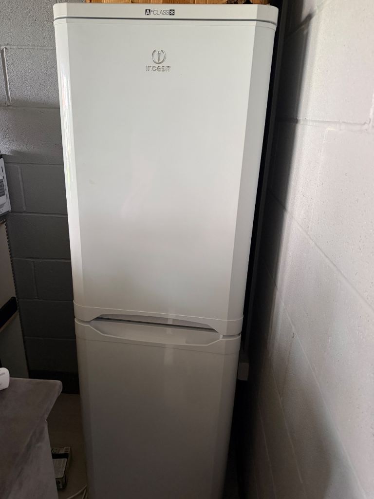 Indesit Freestanding Fridge Freezer – White, Good Condition
