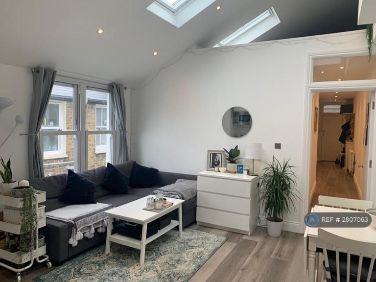 1 bedroom flat in Aristotle Road, London, SW4 (1 bed) (#2807063)