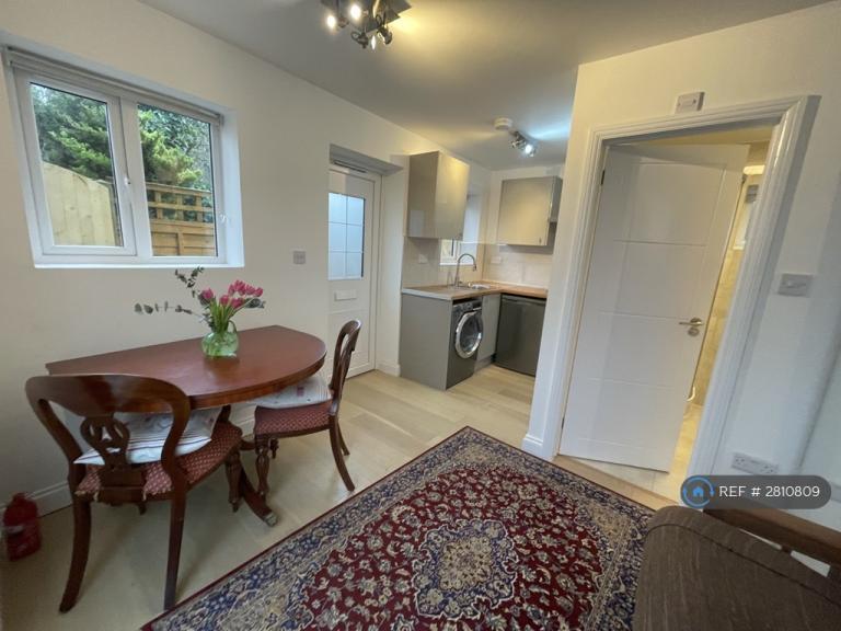Studio flat in Elstree Gardens, Belvedere, DA17 (#2810809)