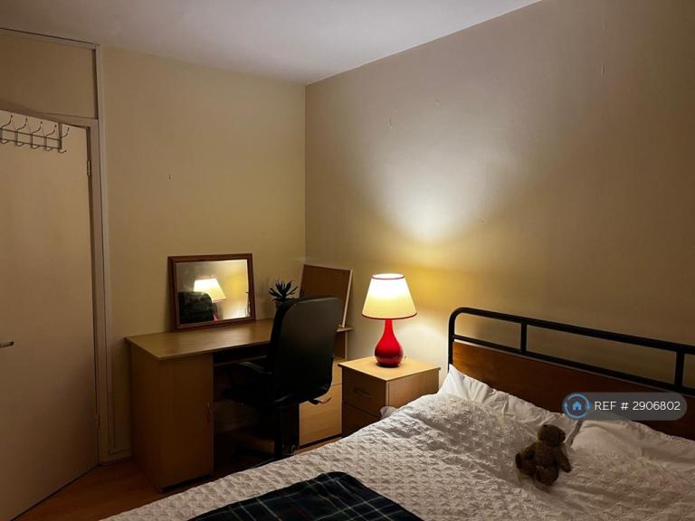 1 bedroom in Clowes House, London, SW4 (#2906802)