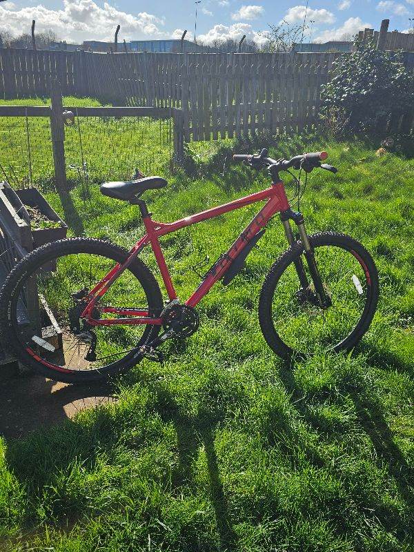 Carrera kraken 27.5 wheels 20" frame