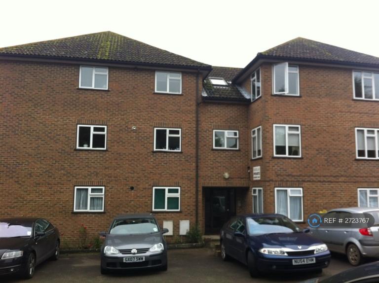 2 bedroom flat in Barnhouse Close, Pulborough, RH20 (2 bed) (#2723767)