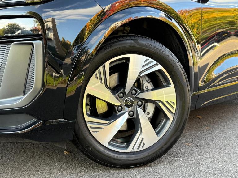 2025 Audi Q6 e-tron 83kWh S line SUV 5dr Electric Auto (252 ps) ESTATE Electric Automatic