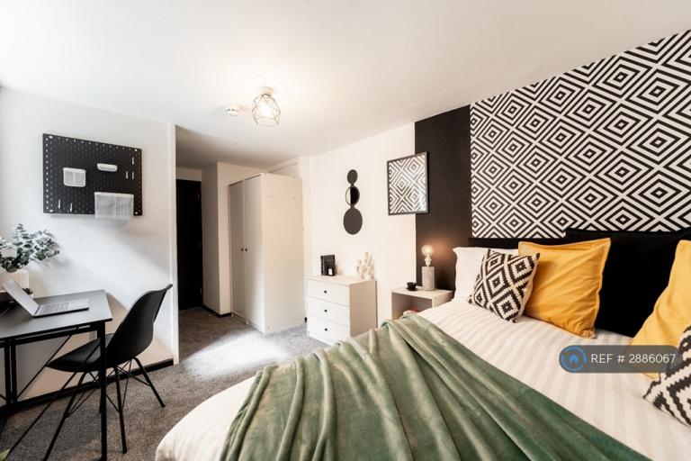 1 bedroom in Headingley Avenue, Leeds, LS6 (#2886067)