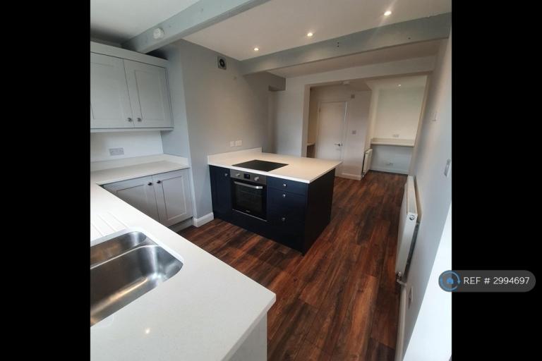 4 bedroom house in Manchester Road, Mossley, Ashton-Under-Lyne, OL5 (4 bed) (#2994697)