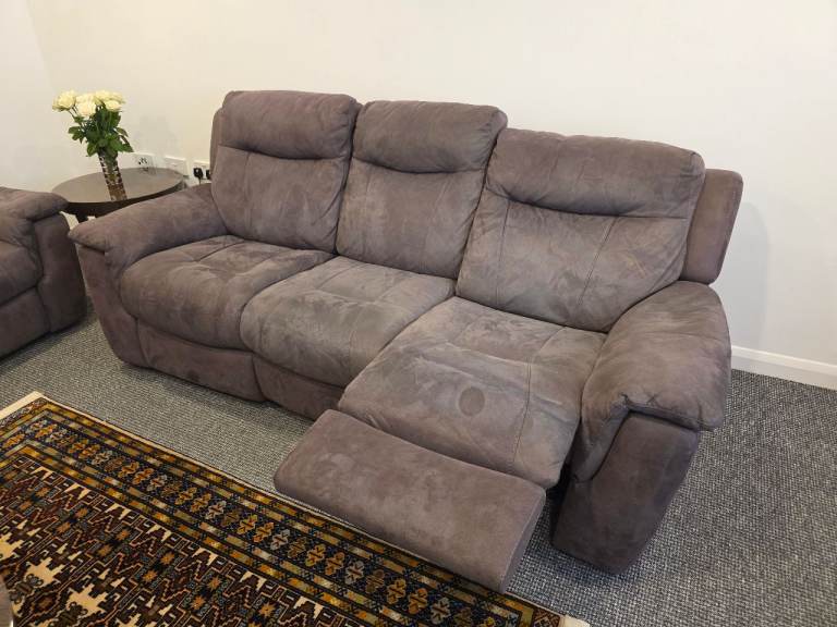 Fabric Sofa with Power Recliner – Excellent Condition