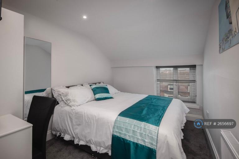 2 bedroom flat in No Bills And No Deposit, Blackpool, FY1 (2 bed) (#2656697)