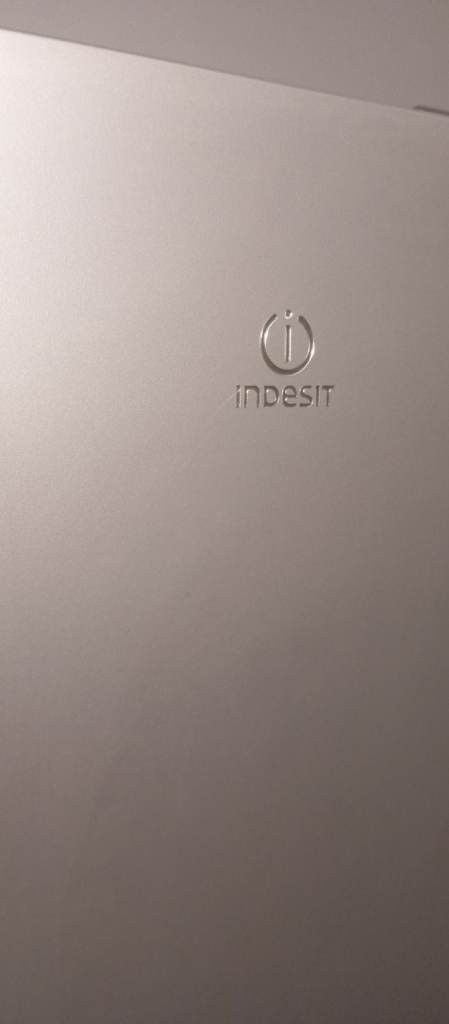 Indesit Freestanding Fridge – Silver, Good Condition