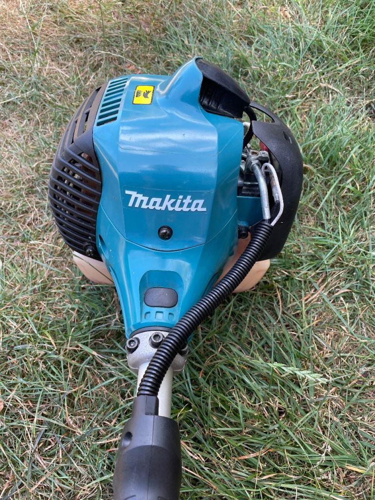 Makita ER2600L Petrol Strimmer/Line Trimmer – Good Condition
