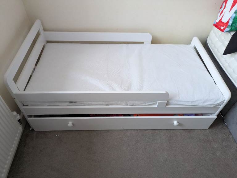 Toddlers bed for 2 - 4 year olds ** RRP £150**