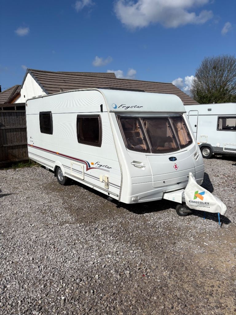 LUNAR FRYSTAR 4 BERTH 2005 CARAVAN