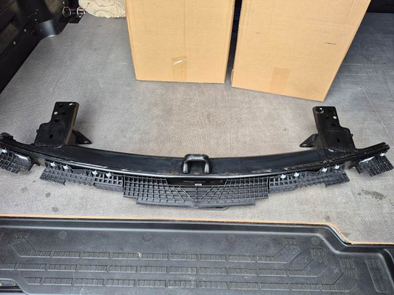 2022-2024 Range Rover Rear Bumper Reinforcement Bar 