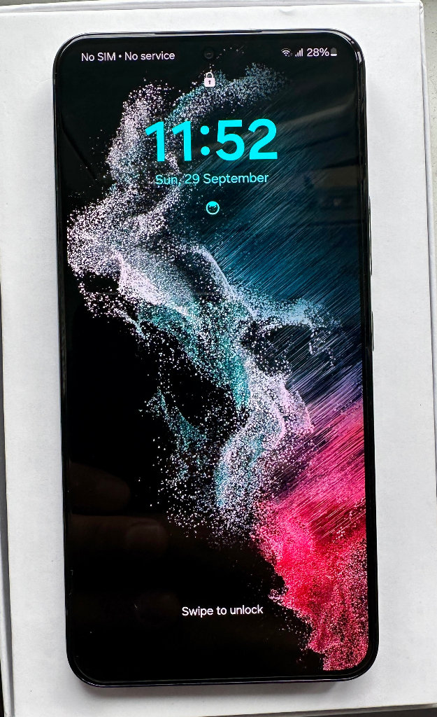 Samsung Galaxy S22 5G Mobile Phone 128GB SIM Free Android Smartphone Phantom Black
