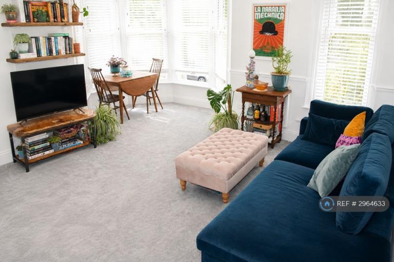 1 bedroom flat in St. Vincents Road, Westcliff-On-Sea, SS0 (1 bed) (#2964633)