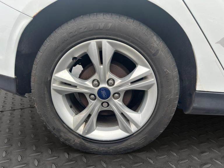 2013 Ford Focus 1.6 Zetec Euro 5 5dr HATCHBACK Petrol Manual