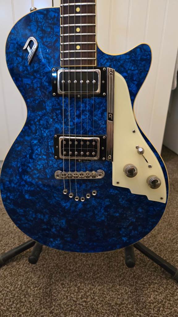 Dusenberg 49er blue pearloid guitar