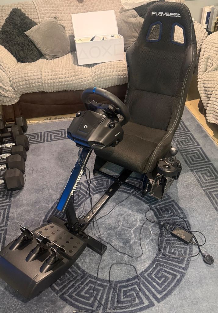 Playseat Gaming Chair with Logitech G923 Wheel and PS VR2