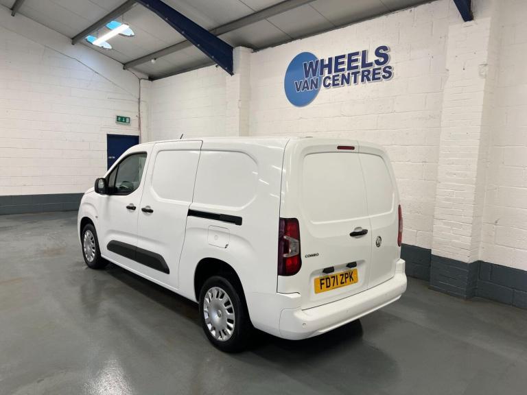 2022 Vauxhall Combo Combo 1.5 Turbo D 2300 Sportive L2 H1 Euro 6 4dr Panel Van Diesel Manual
