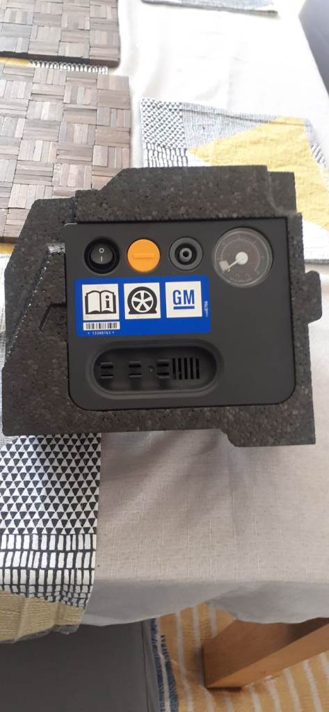 Air Tyre Compressor (vauxhall corsa)