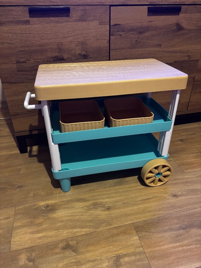 *FREE* Kids toy kitchen island 