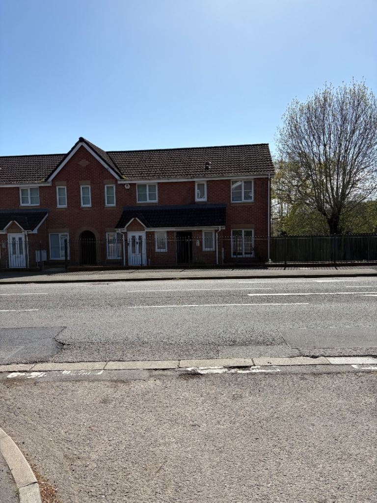 Executive House to Let