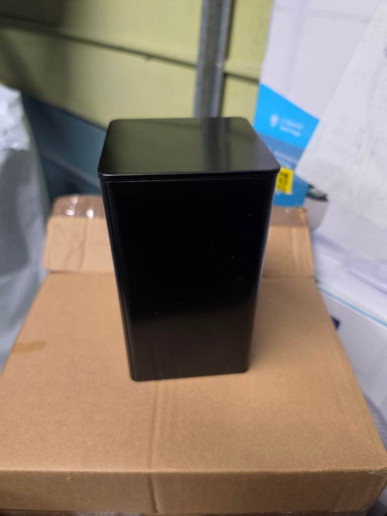 Storage containers 