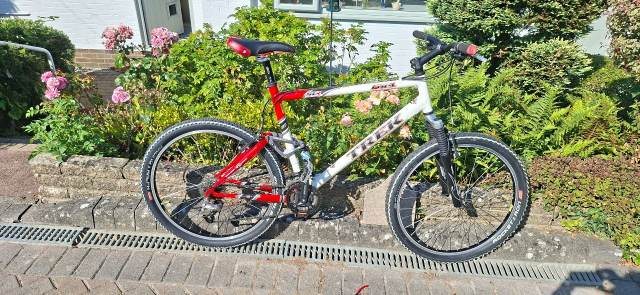 TREK Fuel 80 Full Suspension Mountain Bike with Alpha SLR Super 