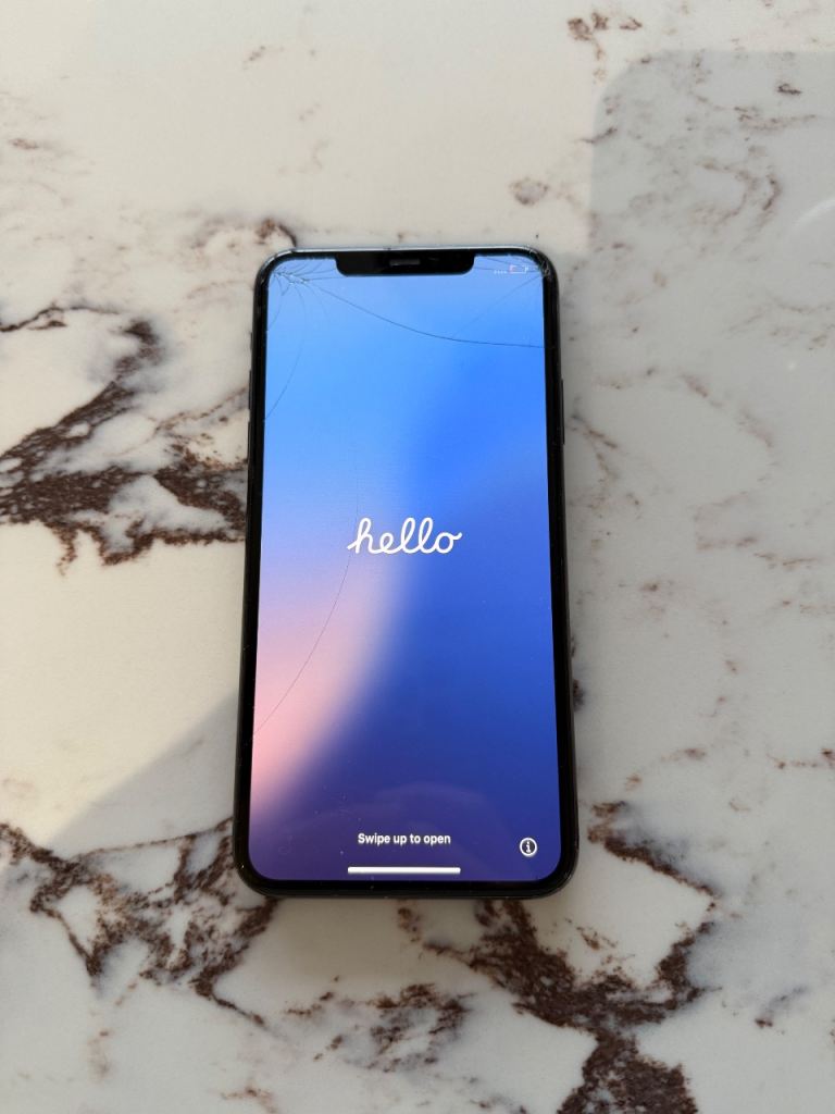 Apple IPhone 11 Pro Max Smashed Screen 