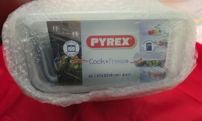 New Pyrex Cook & Freeze 4L Roasting Dish, Unused