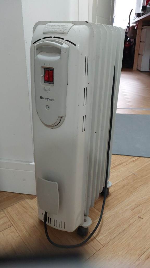 Honeywell Oil Filled Radiator 1500w 6 fin– White, Good Condition