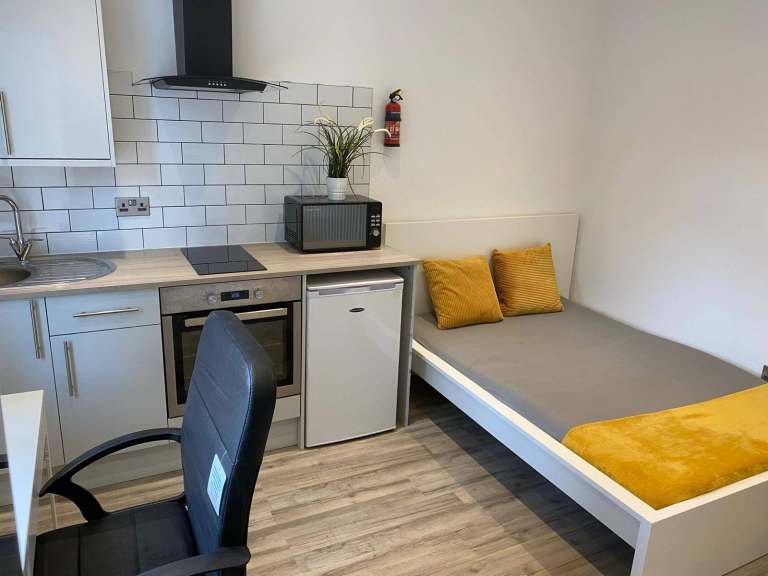 Spacious & Cosy Studio Flat for Rent CV2 4FF
