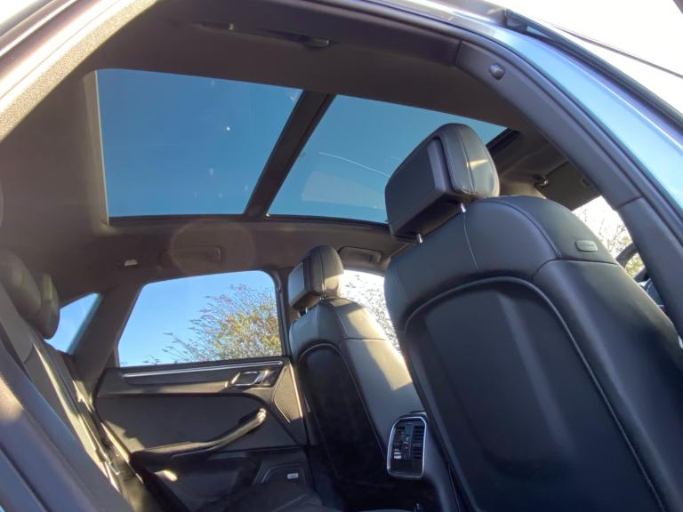2020 Porsche Macan 2.0T PDK - Panoramic Sunroof &amp; Bose Audio &amp; PASM &amp; Huge Spec 4x4 P...