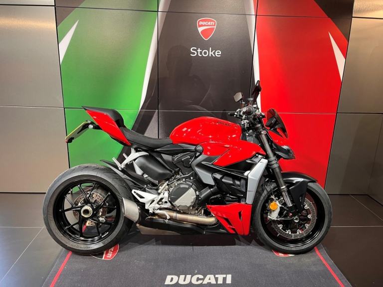 DUCATI STREETFIGHTER V2 2023 73 PLATE MEGA LOW MILES NICE EXTRAS