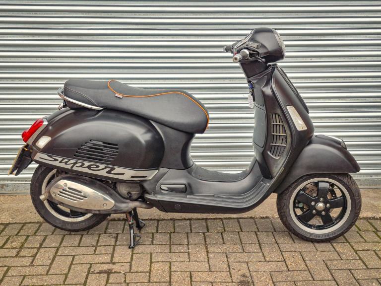 Piaggio Vespa GTS 125 SuperSport