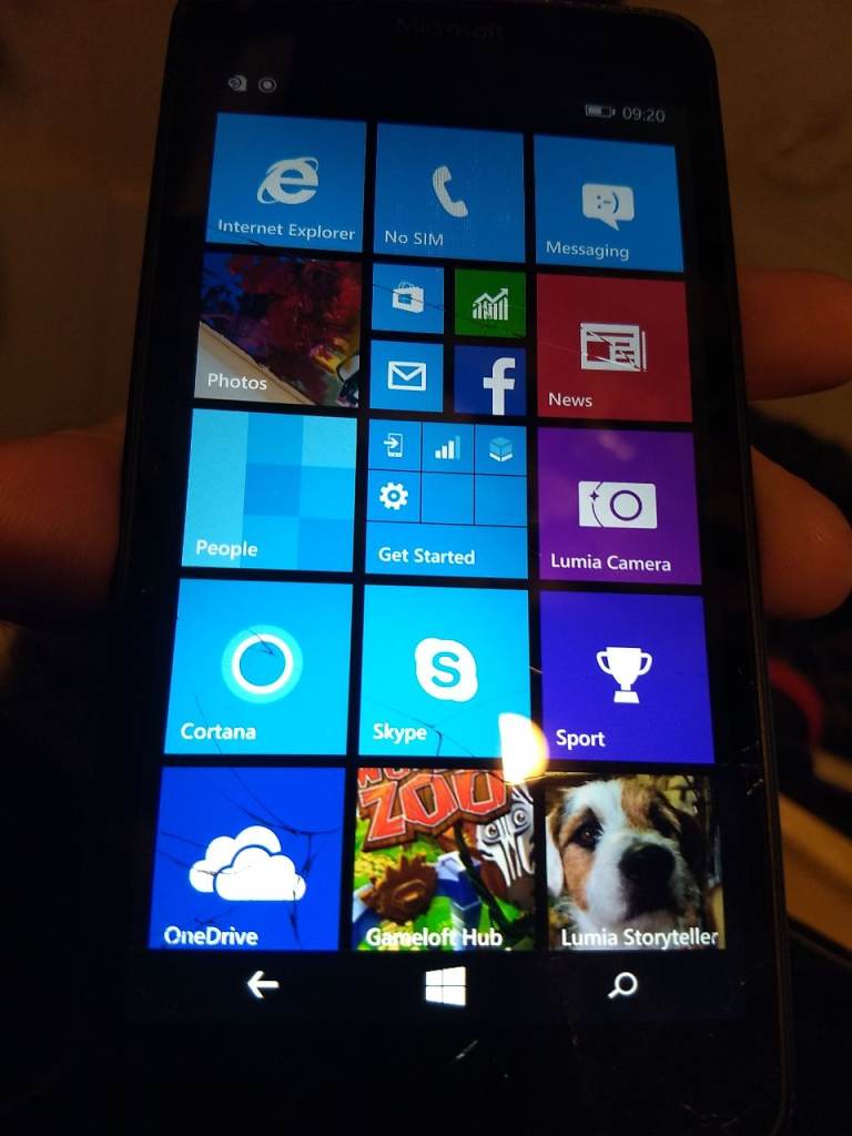 Lumia 640 LTE smart phone. Unlocked networks, 5inch, Windows, quadcore, 8GB