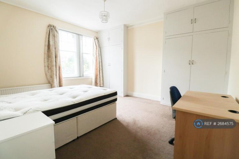 2 bedroom flat in South Knighton Road, Leicester, LE2 (2 bed) (#2684575)