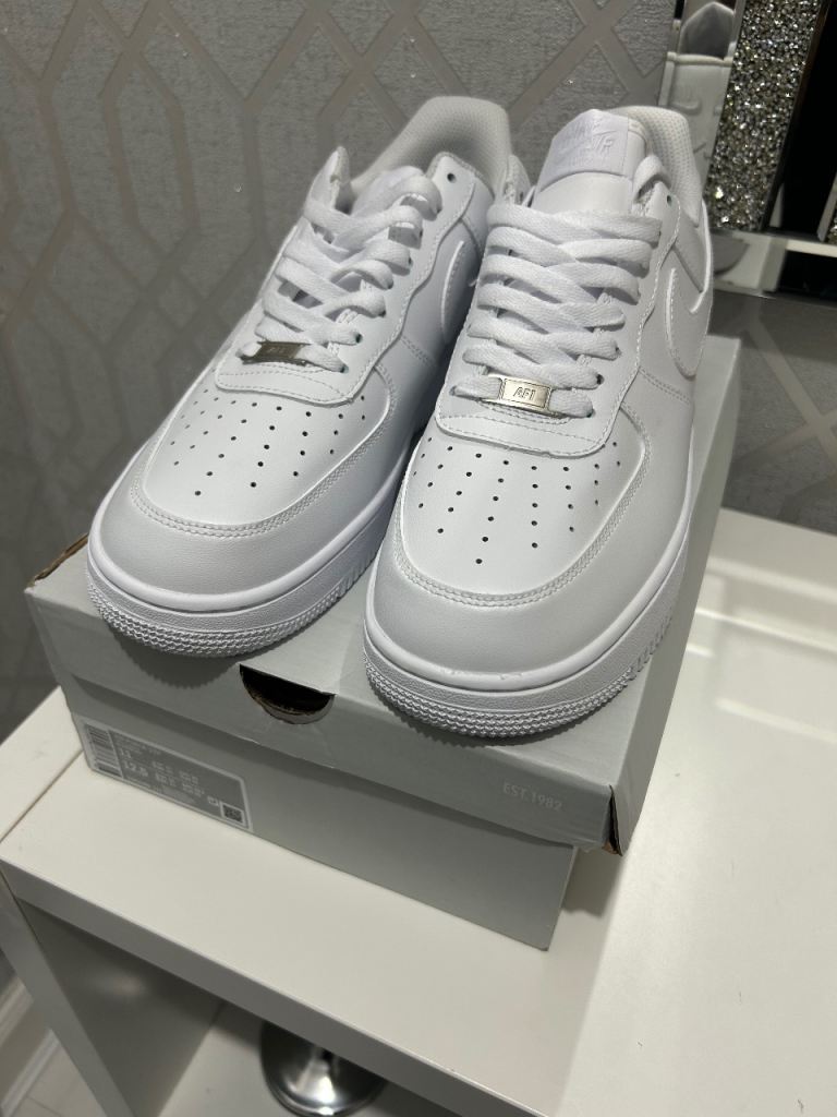 Fresh White Nike Air Force 1 Low Trainers with Box