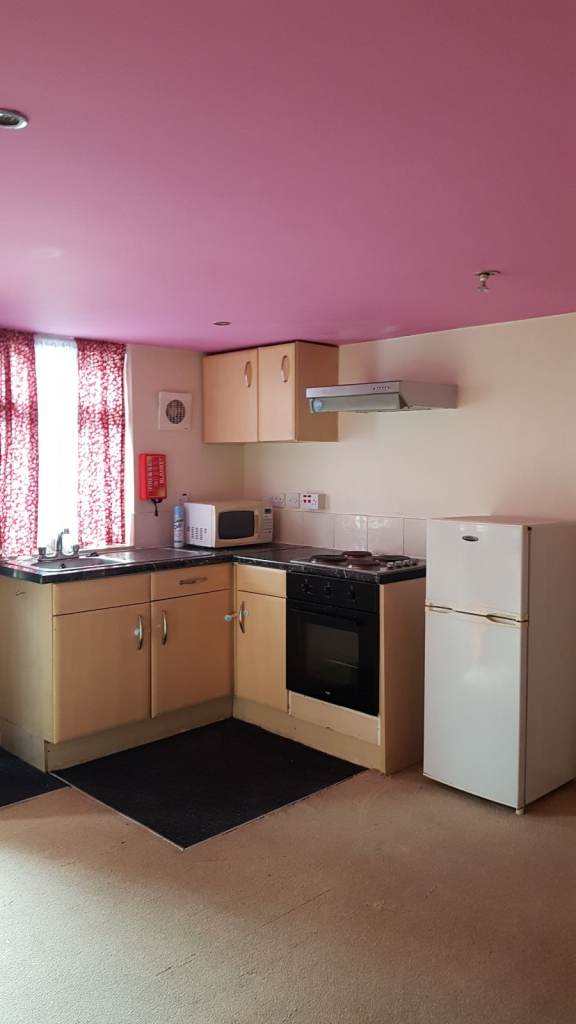 **STUDIO FLAT to rent in CROSSFLATTS, LEEDS 11**