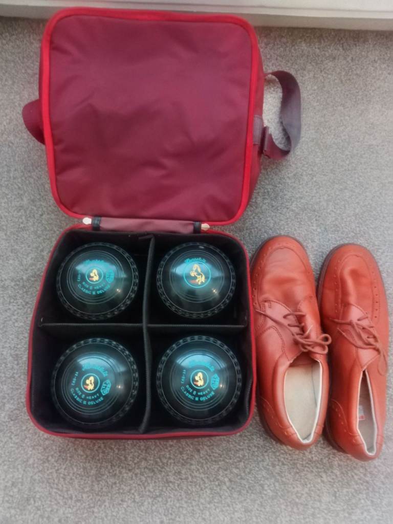 Henselite Lawn Bowls Set with Bag and Shoes – Good Condition