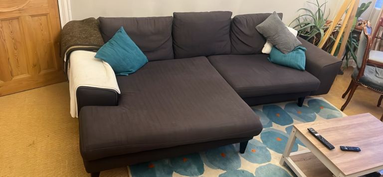 Corner Sofa with Chaise Lounge – Good Condition