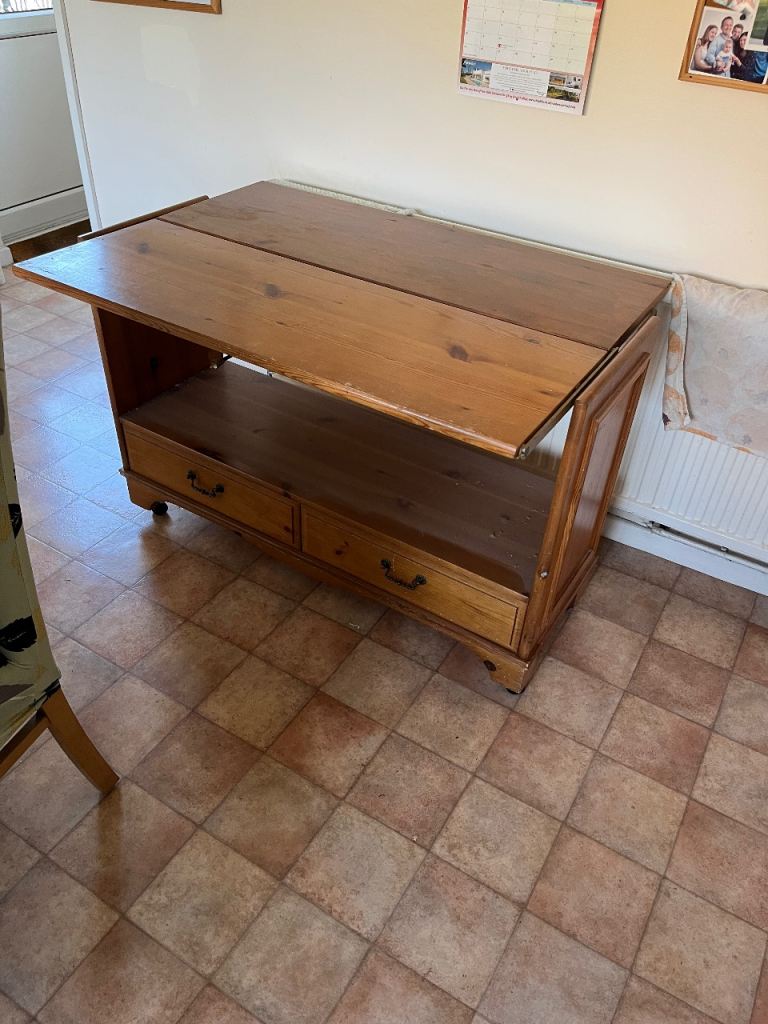 Pine unit and occasional table 