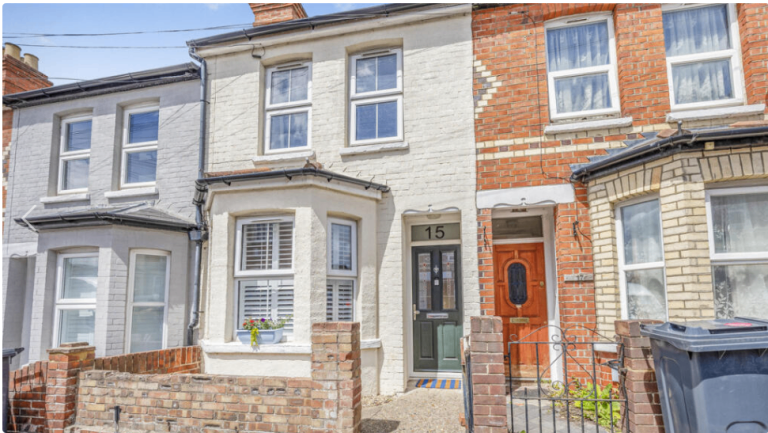 3 bedroom terraced house on Clarendon Road, Reading, RG6 1PB