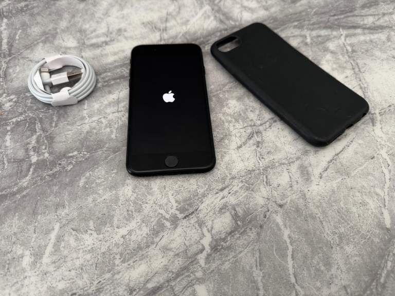 Apple iPhone SE 3rd Generation 64GB Unlocked