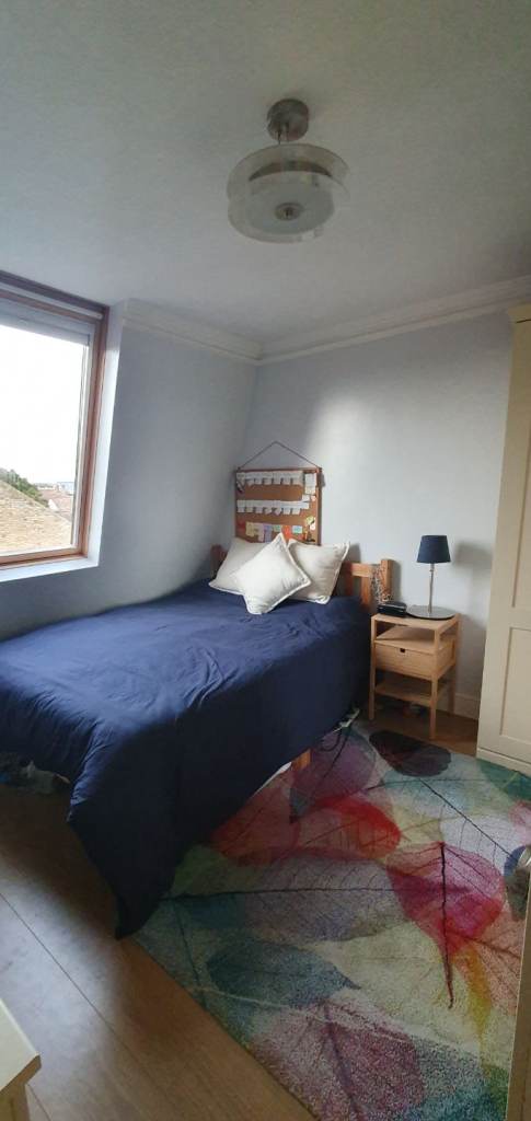 Large King Room with Private Bathroom – Kew – 1 min to Station