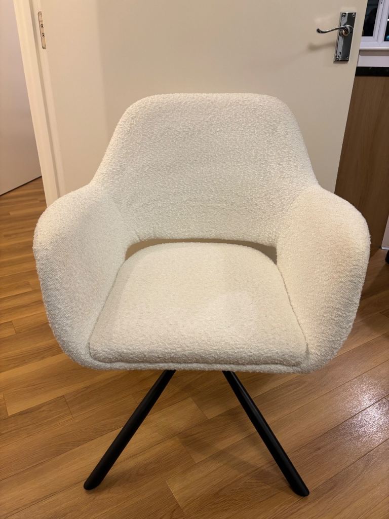 Desk chair - less than 1 year old 