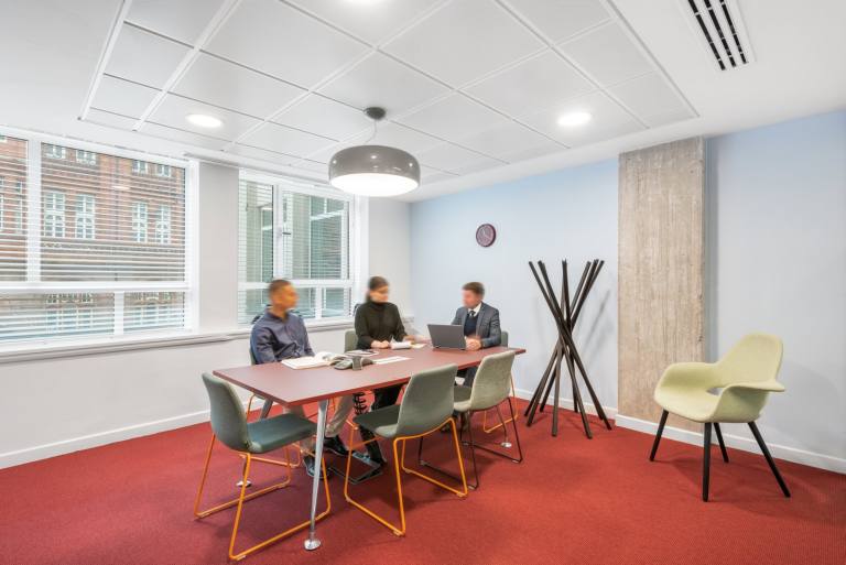 Manchester - M1 5AN \ Office for 3 Workstations Available Now
