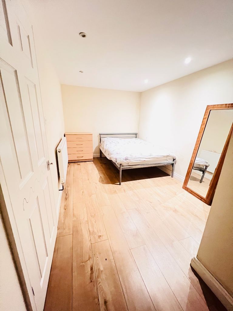 DOUBLE ROOM £650 for single in Furlong Close. OX4 6AT