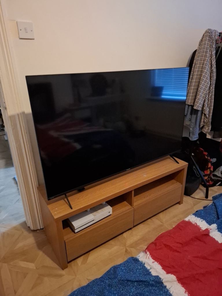Large Flat Screen TV with Wooden TV Unit – Good Condition